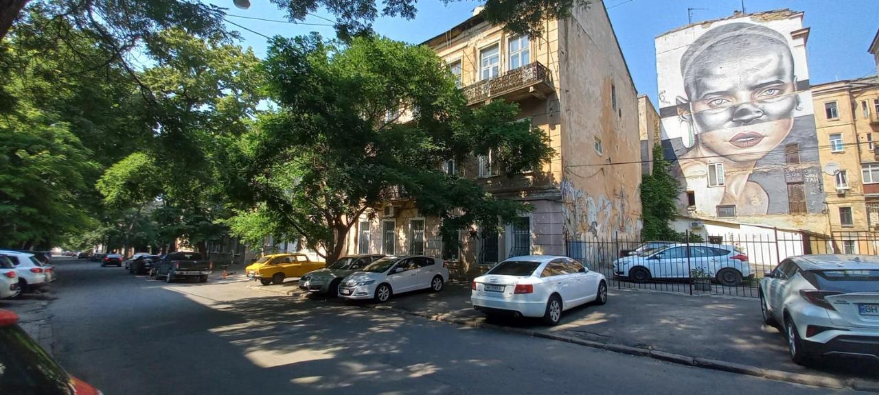 Квартира С Балконом И 2 Спальнями "Na Knyazheskoy" Apartment Odessa Luaran gambar
